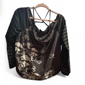 SHEIN Black and Gray Skull Print Long Sleeve Top